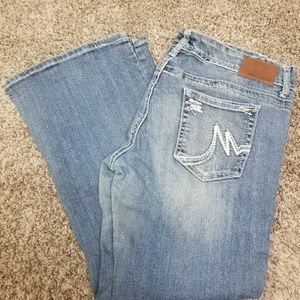 Maurices premium lgt wash bootcut 11/12 short